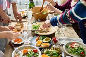 Zusammen Kochen in der Gruppenunterkunft